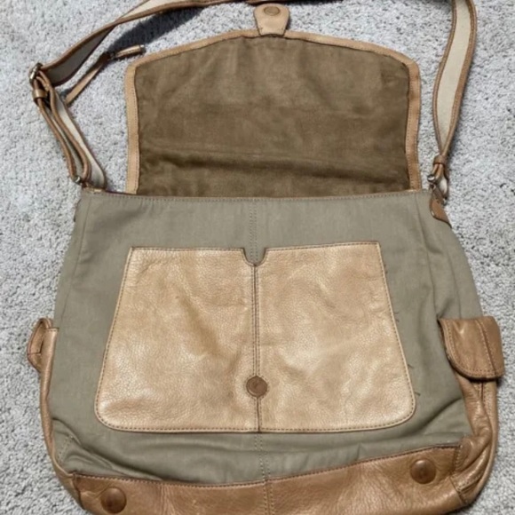 Liz Claiborne Messenger Bag PreOwned - Picture 3 of 10